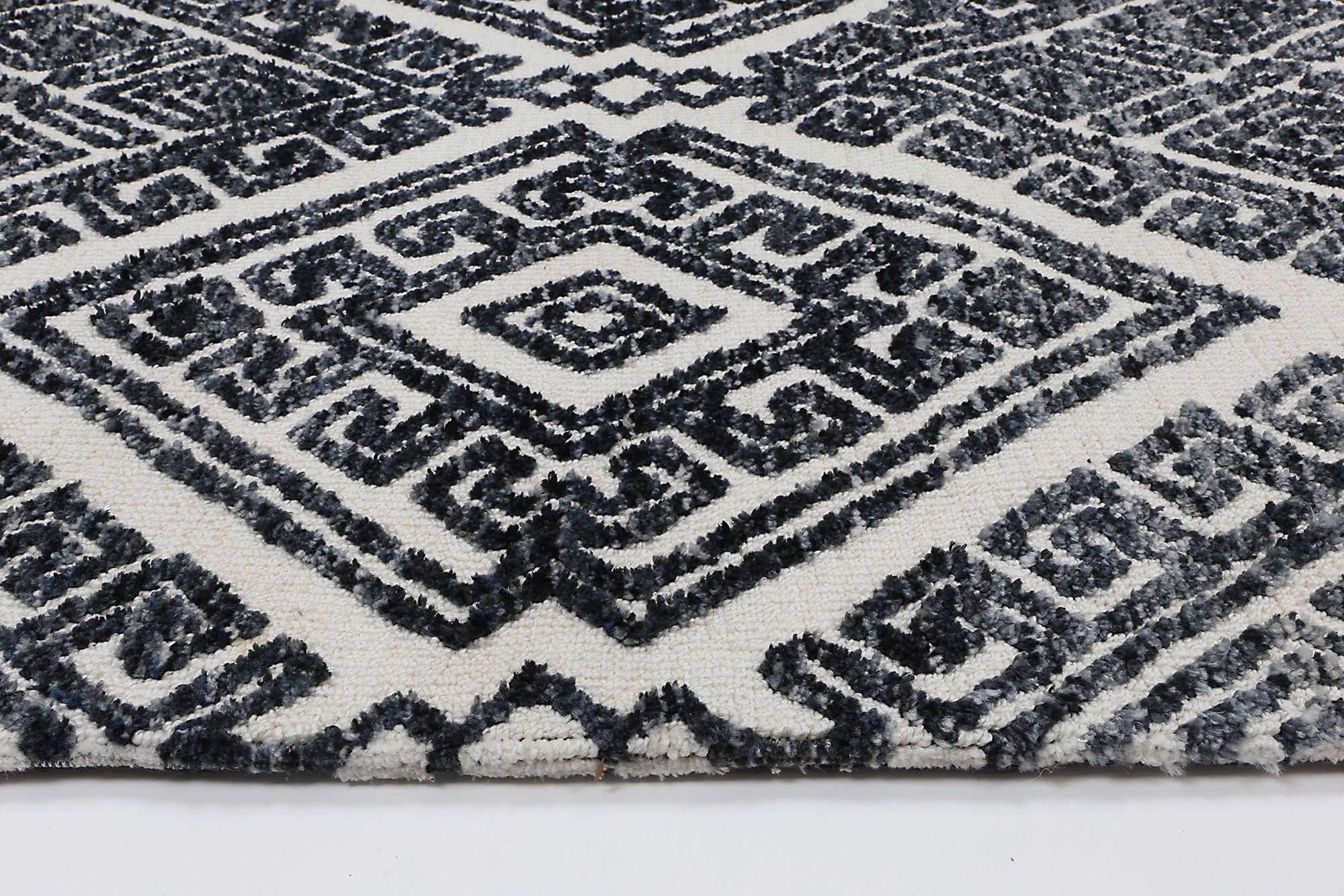 Alayah Diamond Grey Rug side profile photo