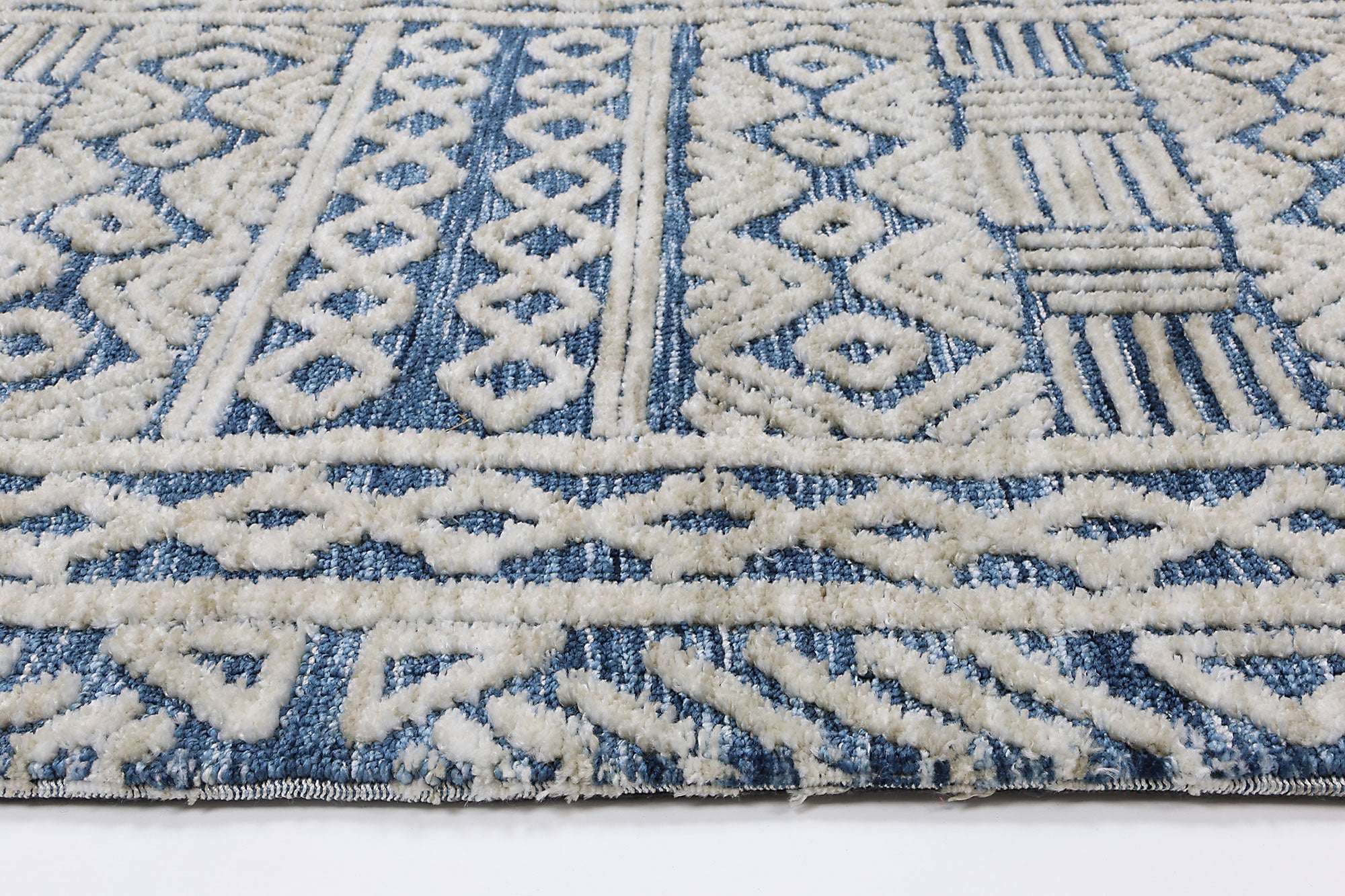 Alayah Tribal teal Rug edge